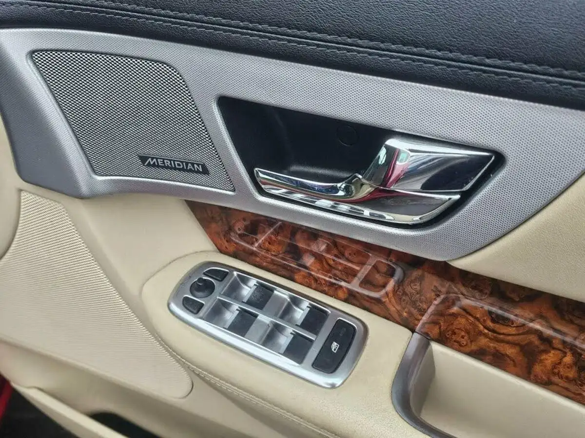 2013-jaguar-xf-30td-s-premium-luxury-ss-saloon-4d-auto-big-16