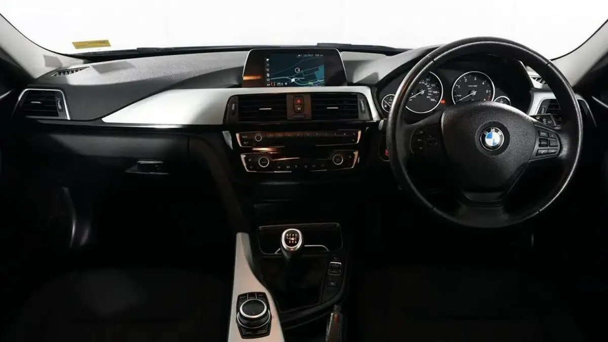 2018-bmw-3-series-20td-318d-se-touring-5d-big-12
