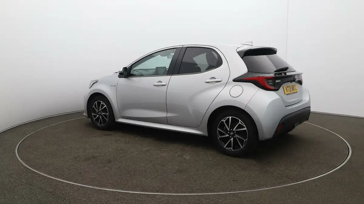 2021-toyota-yaris-15-vvt-i-design-big-29