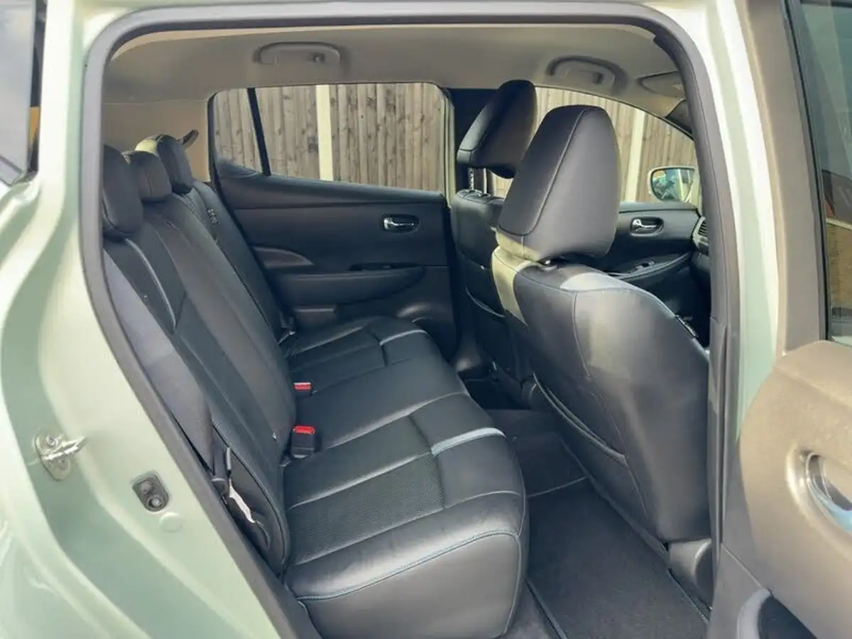 2018-nissan-leaf-e-tekna-110kw-big-18