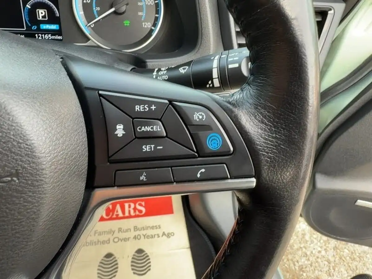 2018-nissan-leaf-e-tekna-110kw-big-46