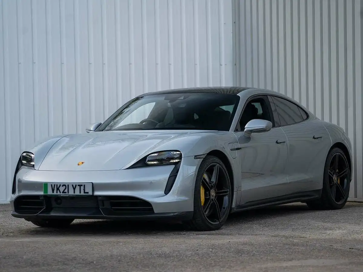 2021-porsche-taycan-e-turbo-s-big-15
