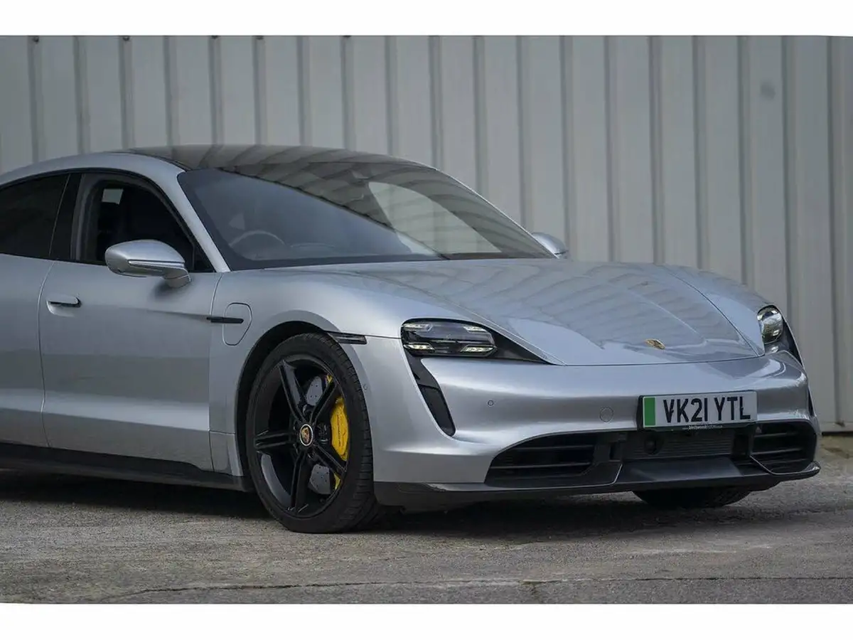 2021-porsche-taycan-e-turbo-s-big-43