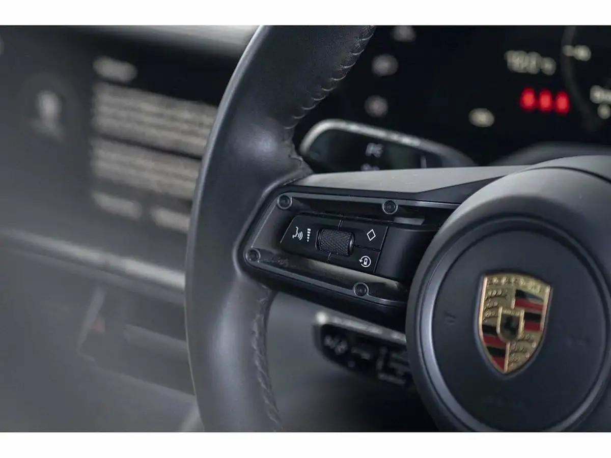 2021-porsche-taycan-e-turbo-s-big-67