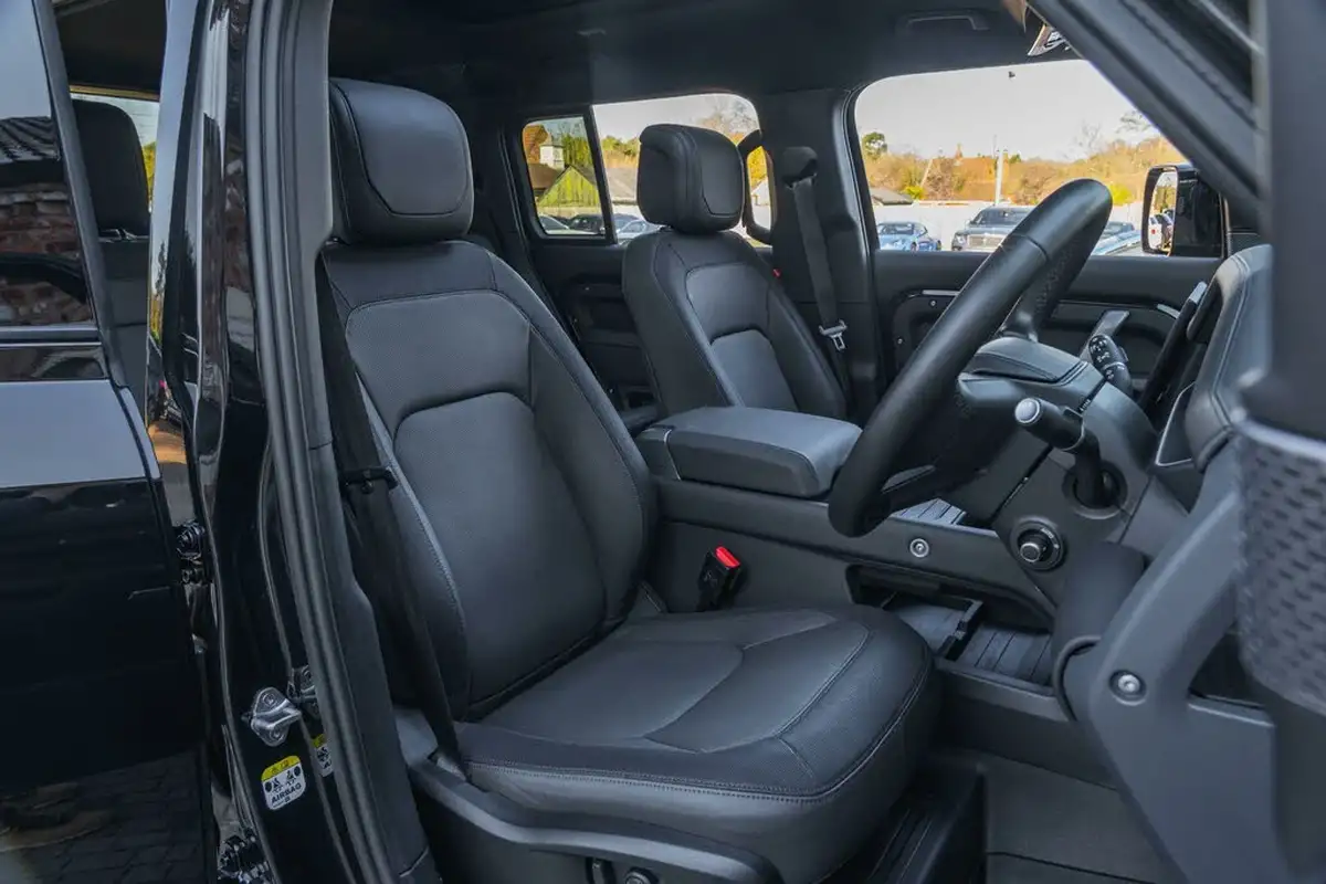 2023-land-rover-110-defender-30-d300-x-dynamic-hse-big-23
