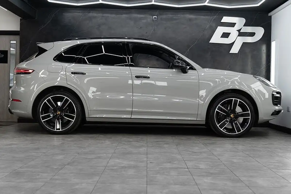 2022-porsche-cayenne-40-v8-turbo-station-wagon-big-2