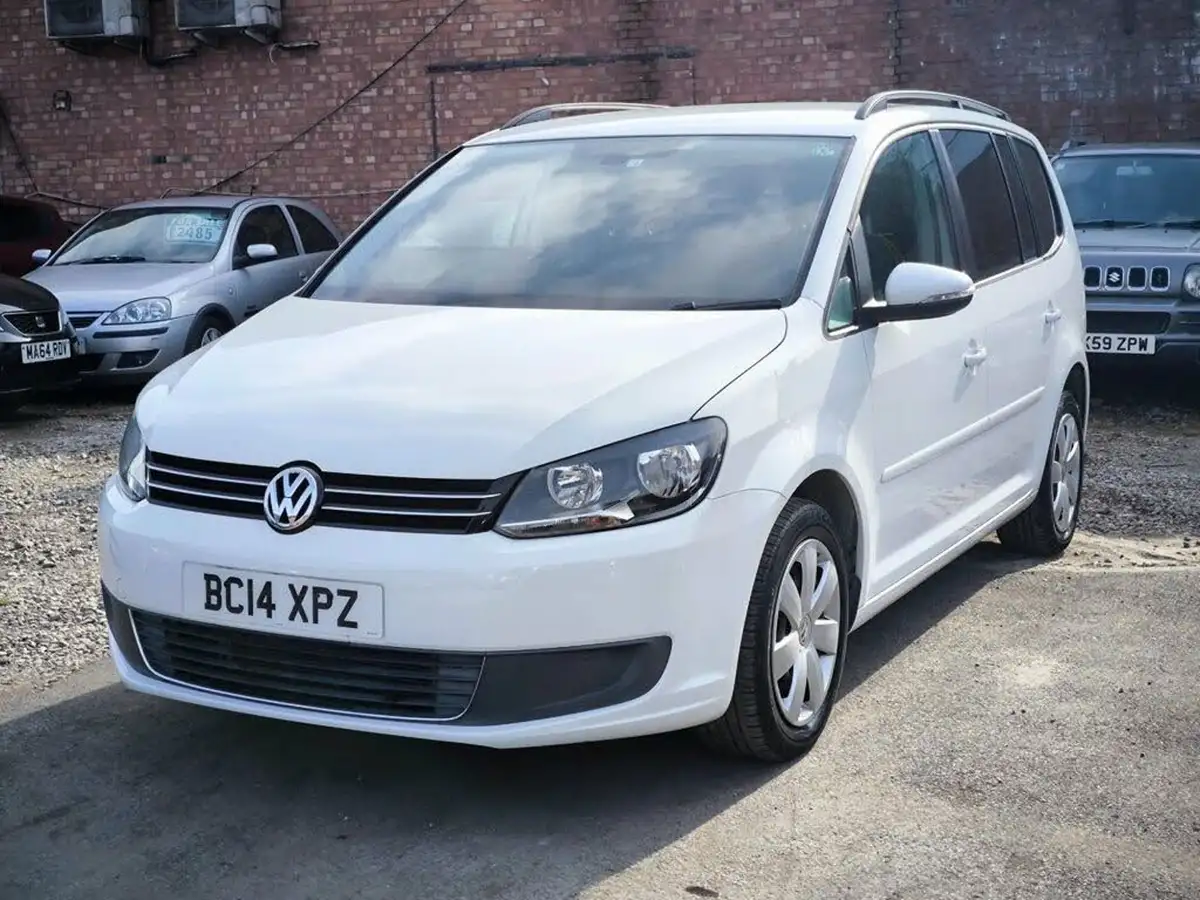 2014-volkswagen-touran-big-26