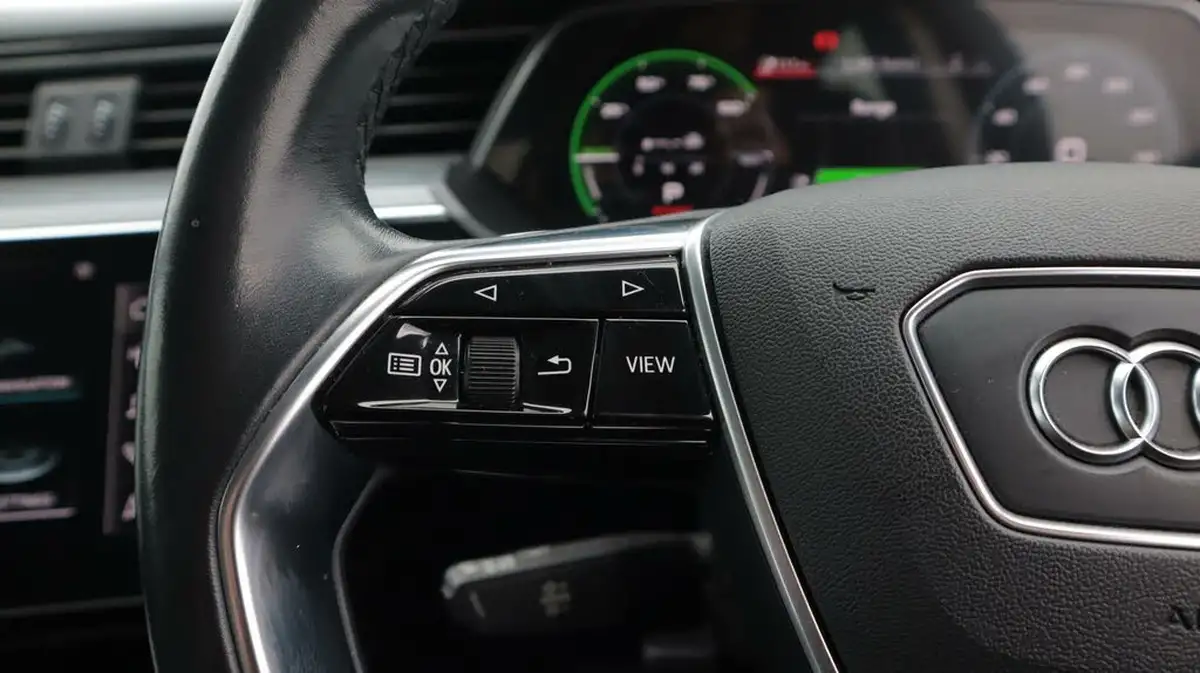 2020-audi-e-tron-50e-technik-big-25