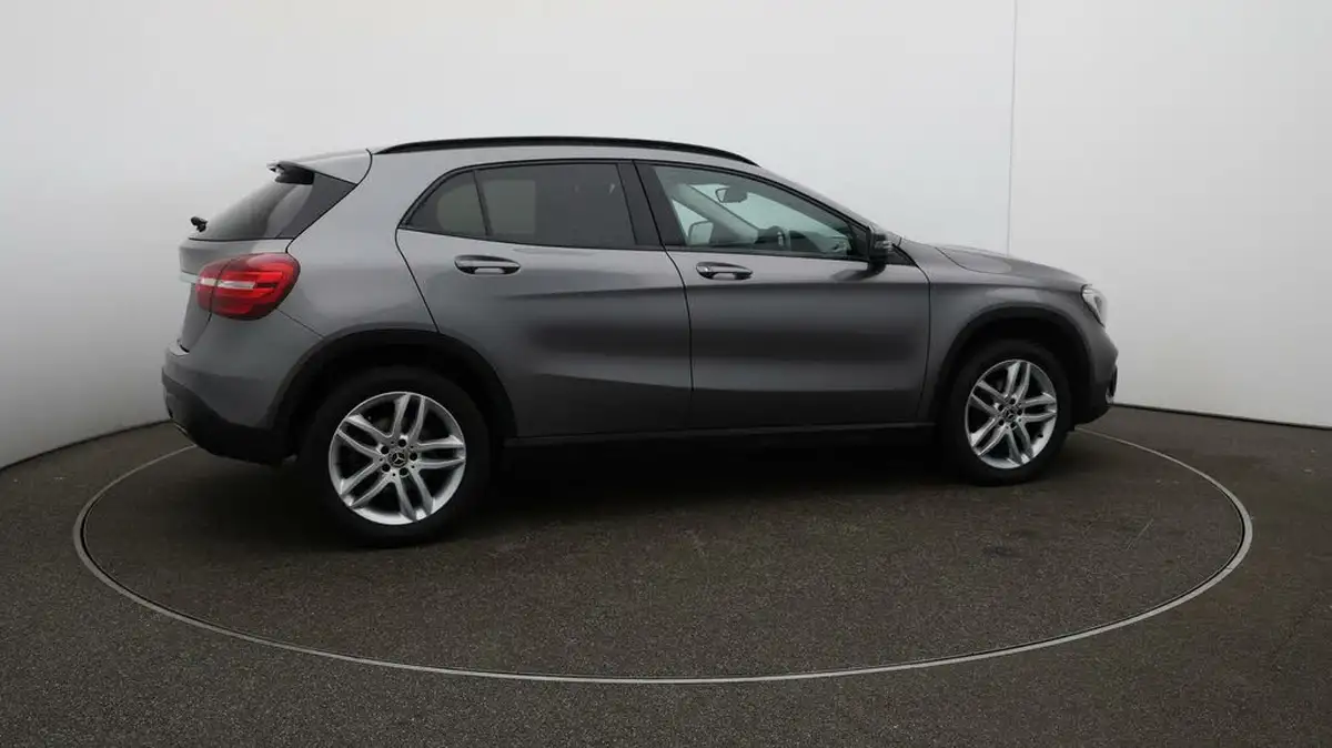2019-mercedes-benz-gla-class-16-gla-180-urban-edition-7g-dct-big-41
