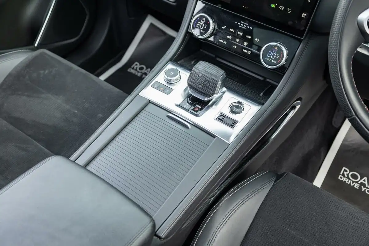 2021-jaguar-f-pace-50-v8-svr-big-19