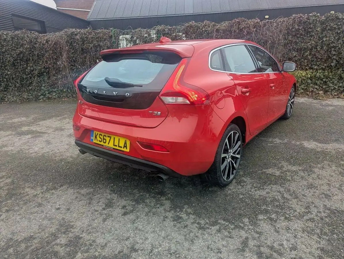 2017-volvo-v40-15-t3-inscription-big-4