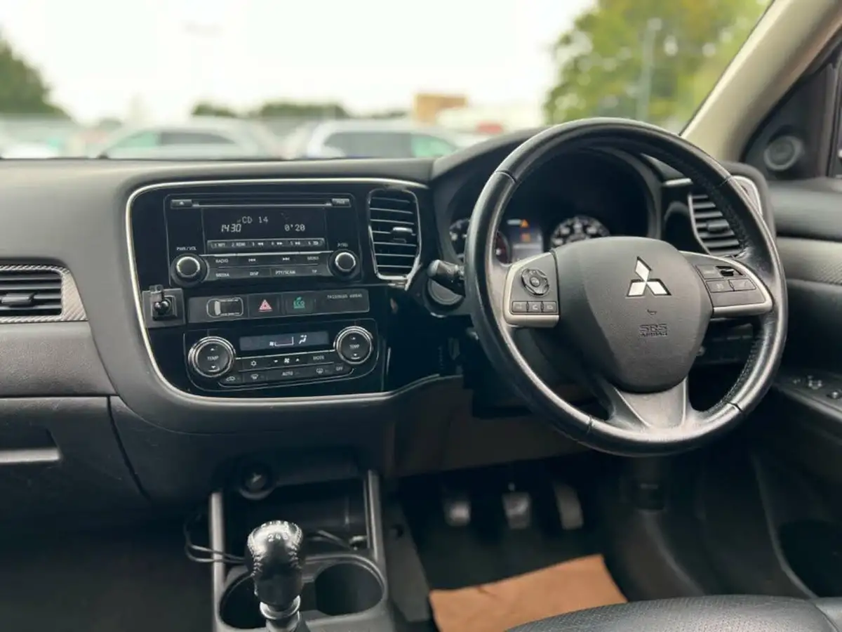 2014-mitsubishi-outlander-22di-d-gx3-7st-big-17