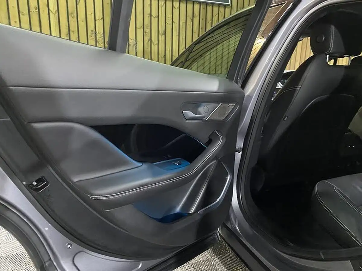 2022-jaguar-i-pace-ev400-hse-black-big-60