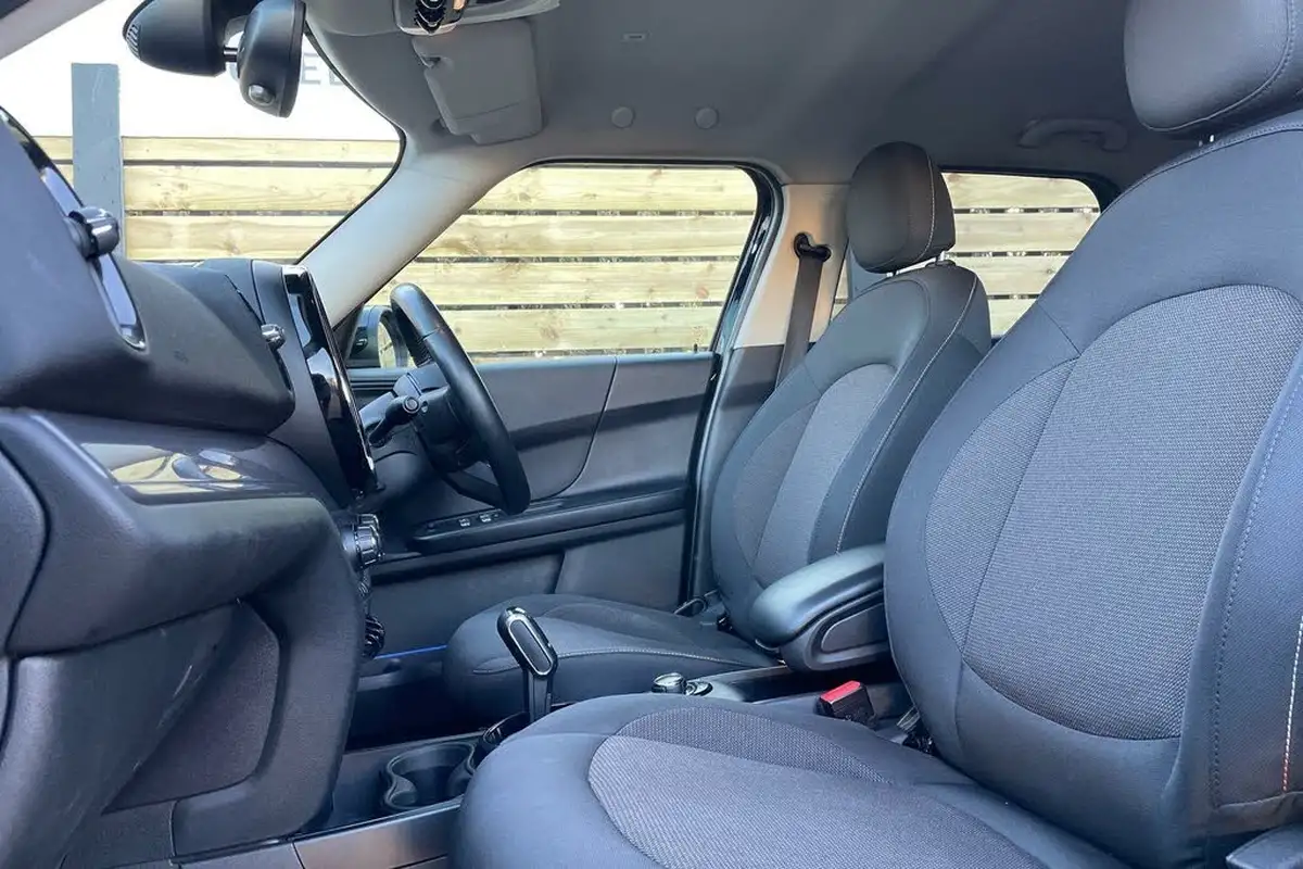 2021-mini-countryman-15-cooper-classic-auto-big-26