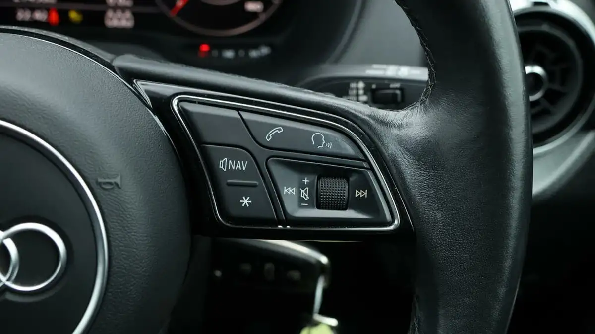2022-audi-q2-10-30-tfsi-sport-big-25
