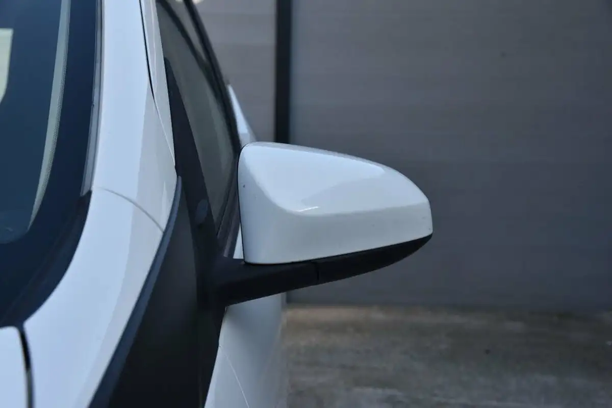 2016-toyota-aygo-10-vvt-i-x-play-68bhp-5d-big-17
