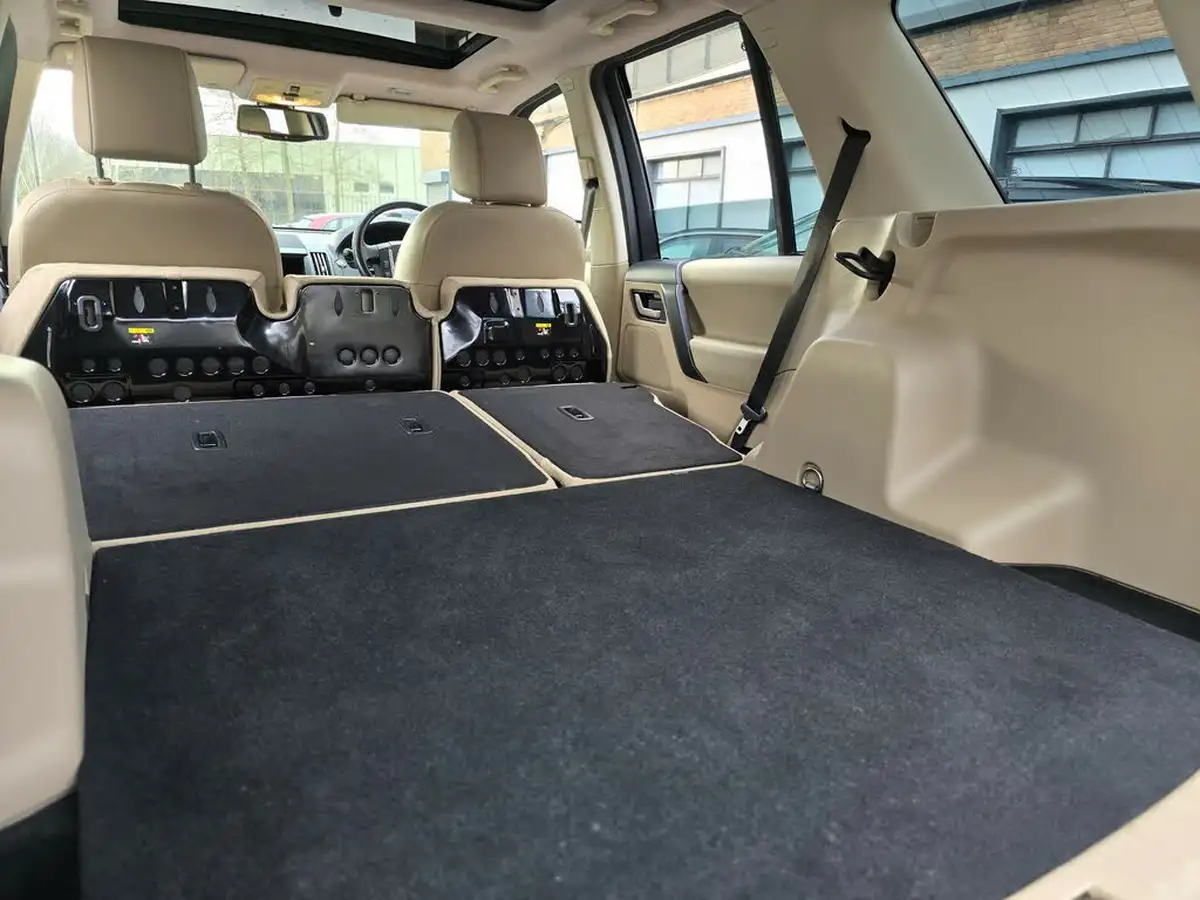2011-land-rover-freelander-2-32-4x4-big-13