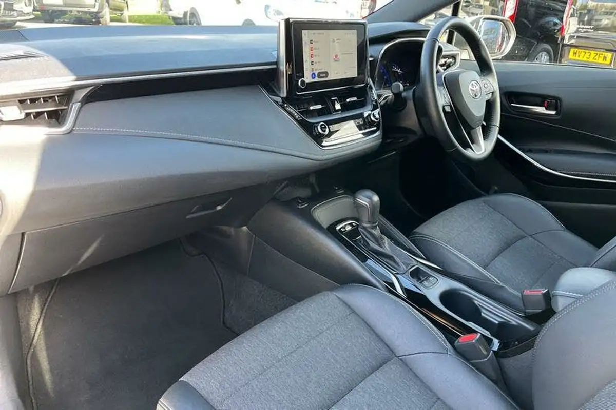 2022-toyota-corolla-18-vvt-i-design-120bhp-trk-hatchback-5d-big-17