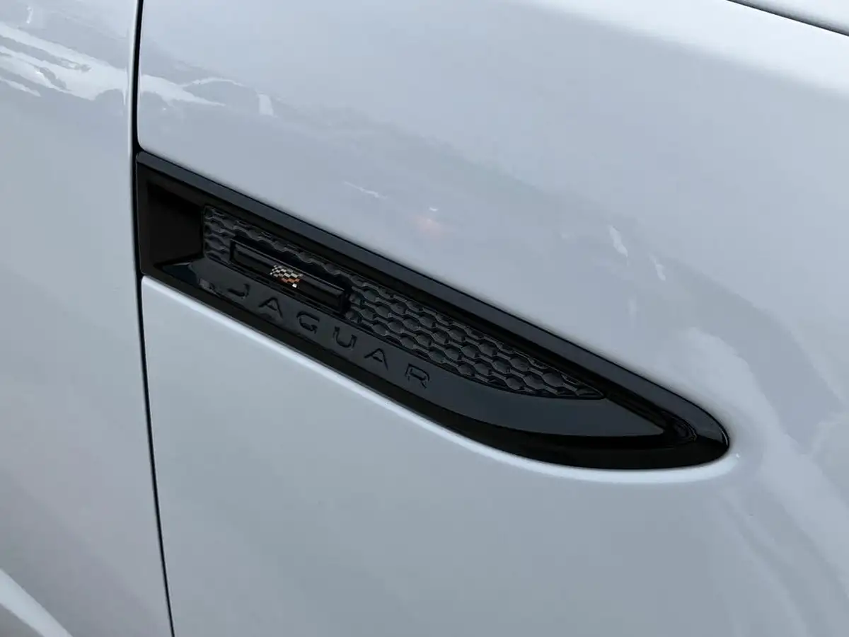 2020-jaguar-e-pace-20-i4-chequered-flag-249ps-big-27