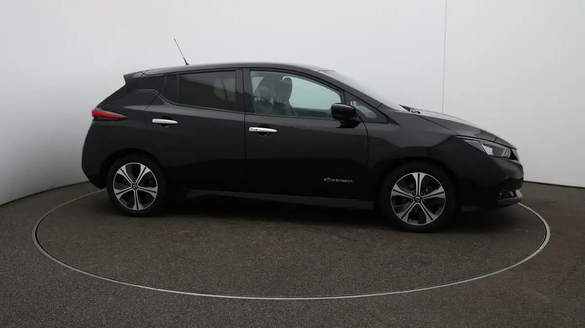 2020-nissan-leaf-e-tekna-big-39