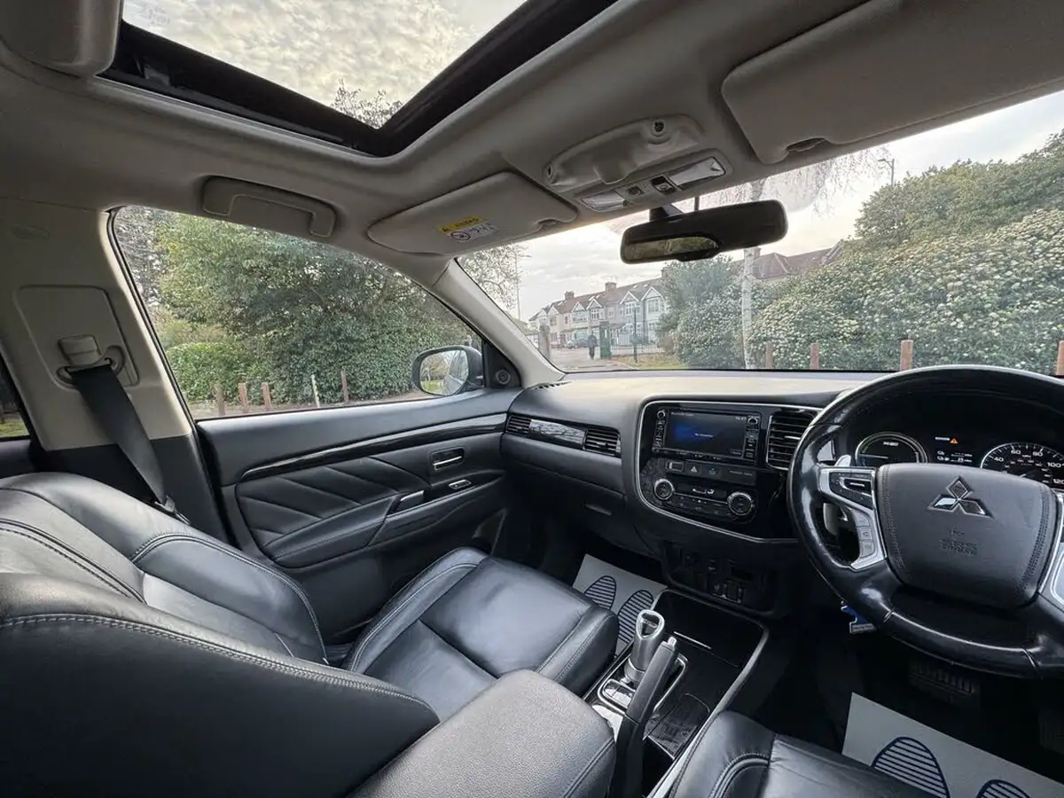 2016-mitsubishi-outlander-20-gx4h-phev-big-49
