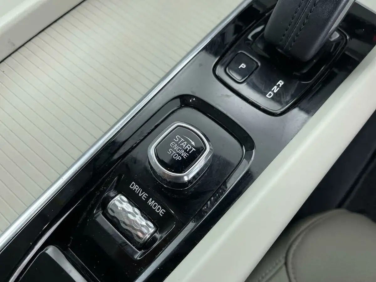 2020-volvo-xc60-20-b5-momentum-big-43