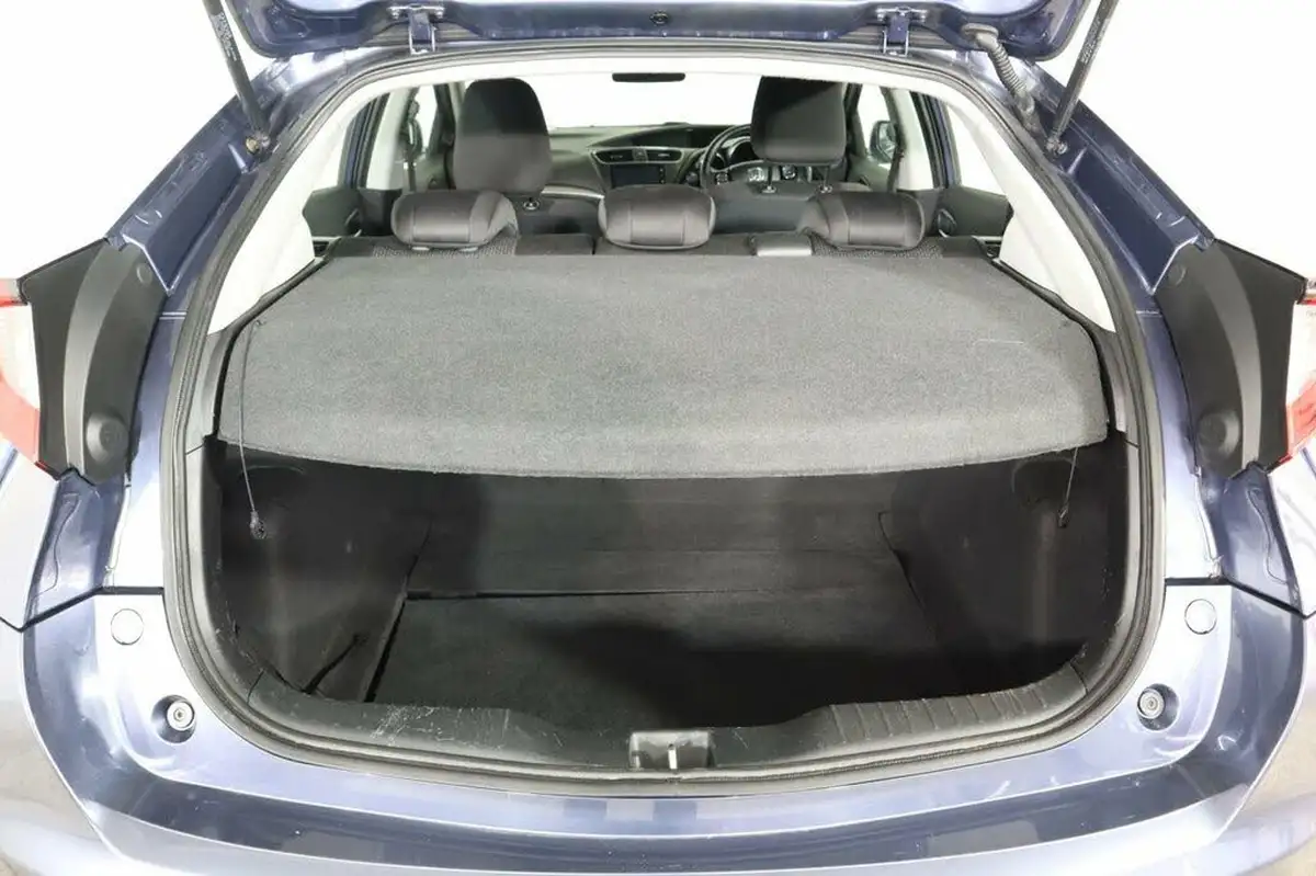 2015-honda-civic-16-i-dtec-se-plus-honda-connect-hatchback-big-8