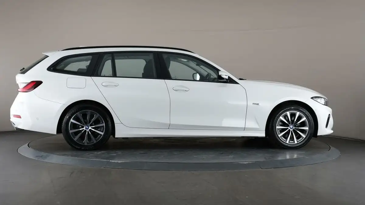 2022-bmw-3-series-20-330e-sport-touring-5d-big-57