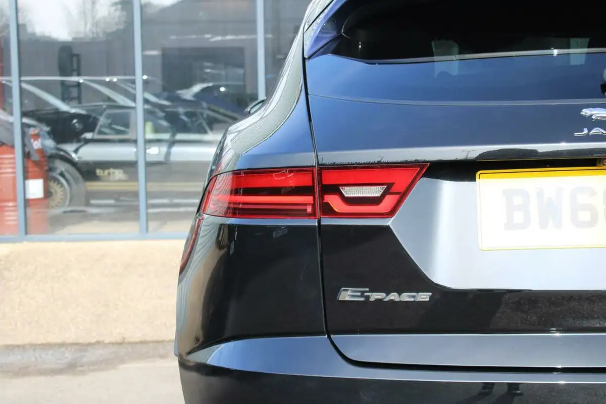 2018-jaguar-e-pace-20-i4-r-dynamic-s-249ps-ss-big-28