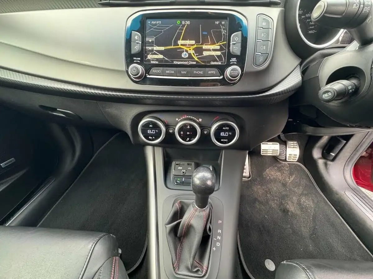 2016-alfa-romeo-giulietta-17-veloce-big-19