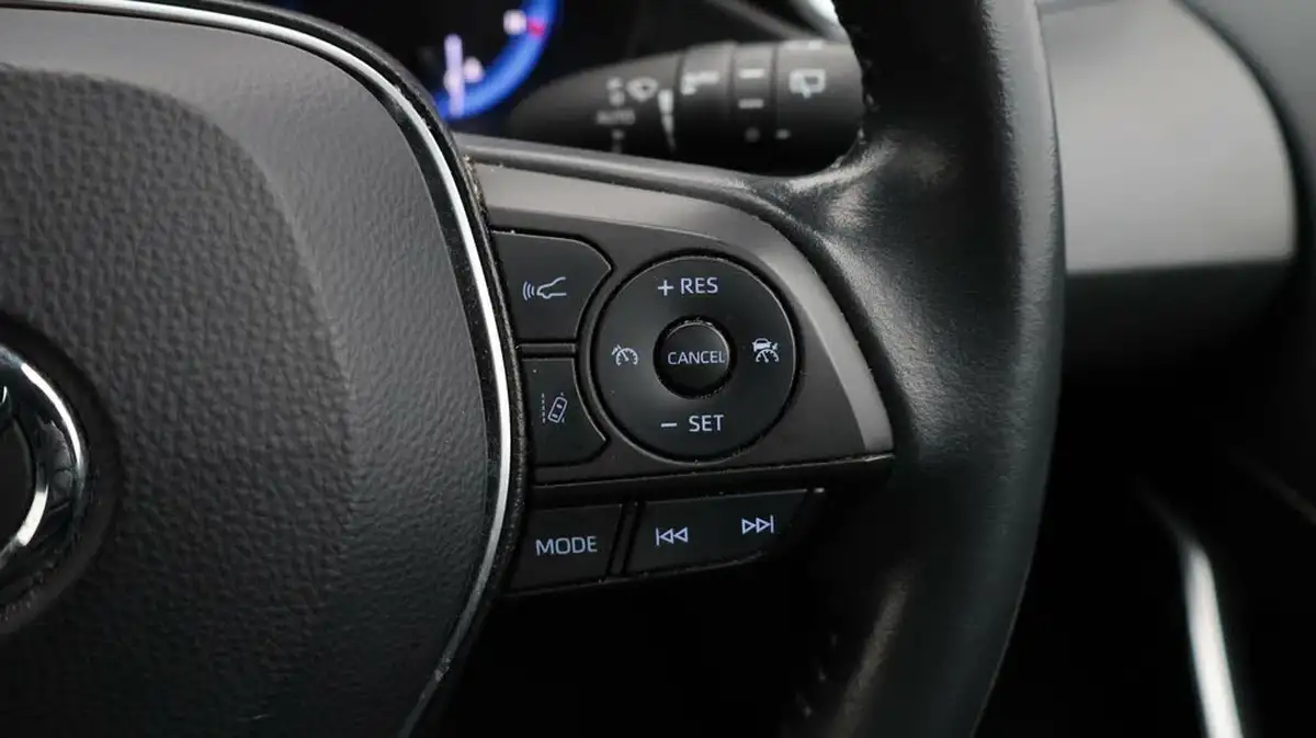2021-toyota-corolla-18-vvt-i-design-trk-hatchback-5d-big-24