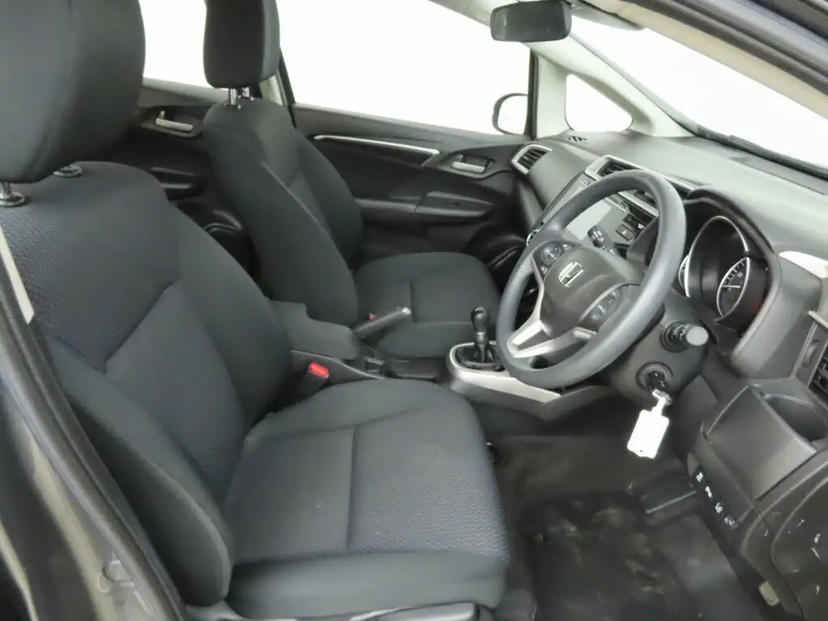 2019-honda-jazz-13-i-vtec-se-big-20