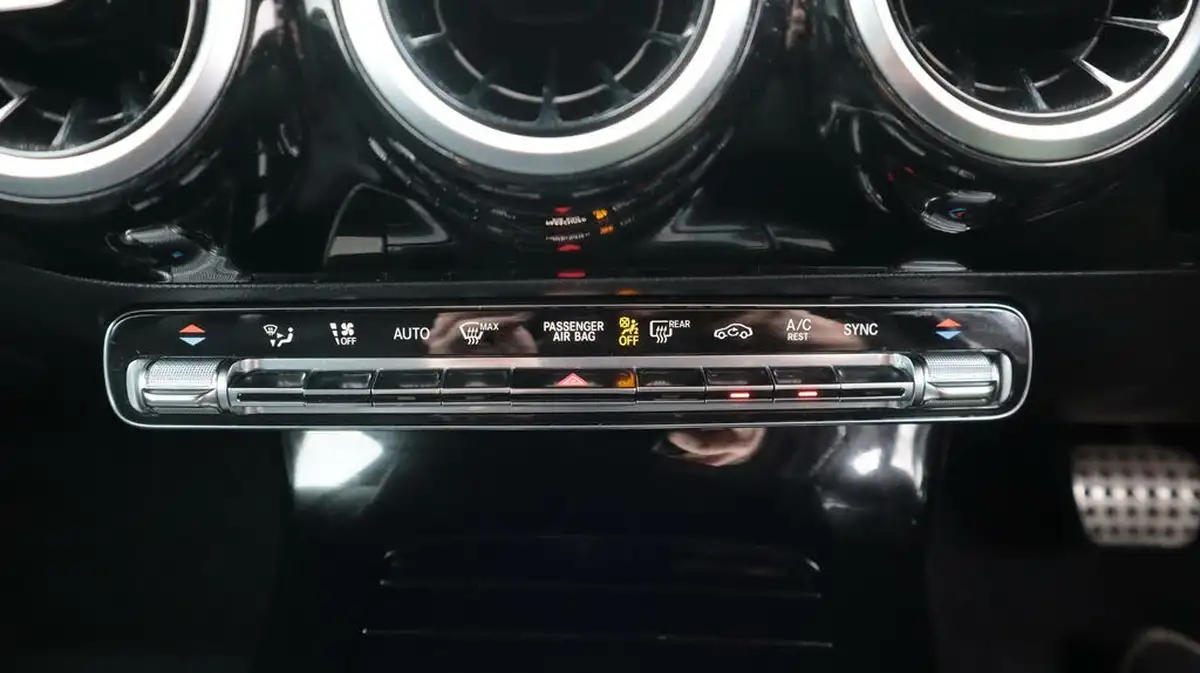 2019-mercedes-benz-a-class-13-a200-amg-line-hatchback-5d-7g-dct-big-12