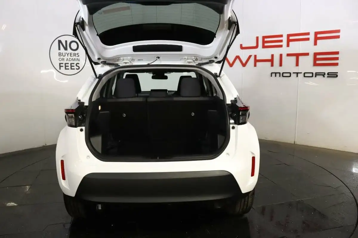 2022-toyota-yaris-cross-15-vvt-i-icon-big-16