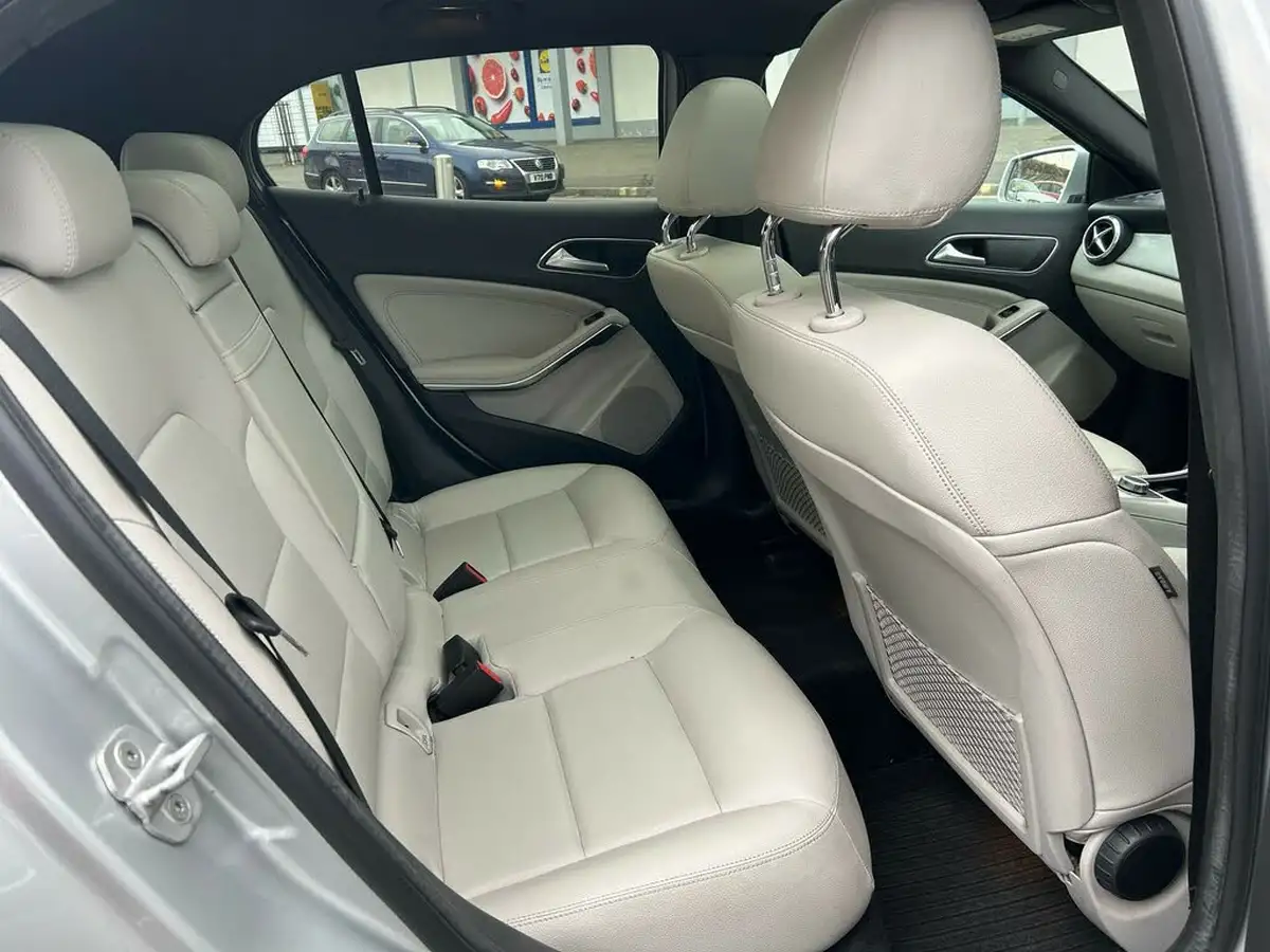 2014-mercedes-benz-gla-class-21cdi-se-premium-plus-136bhp-200-7g-dct-big-9
