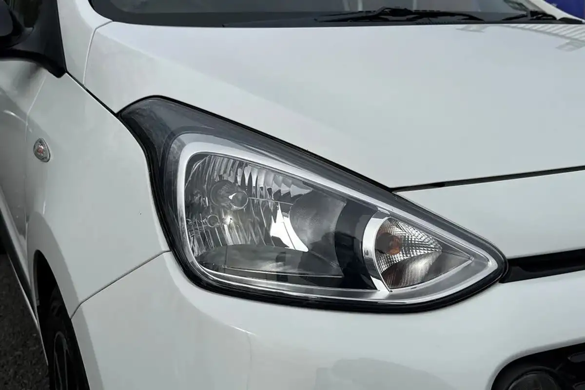 2018-hyundai-i10-10-go-se-66ps-big-25