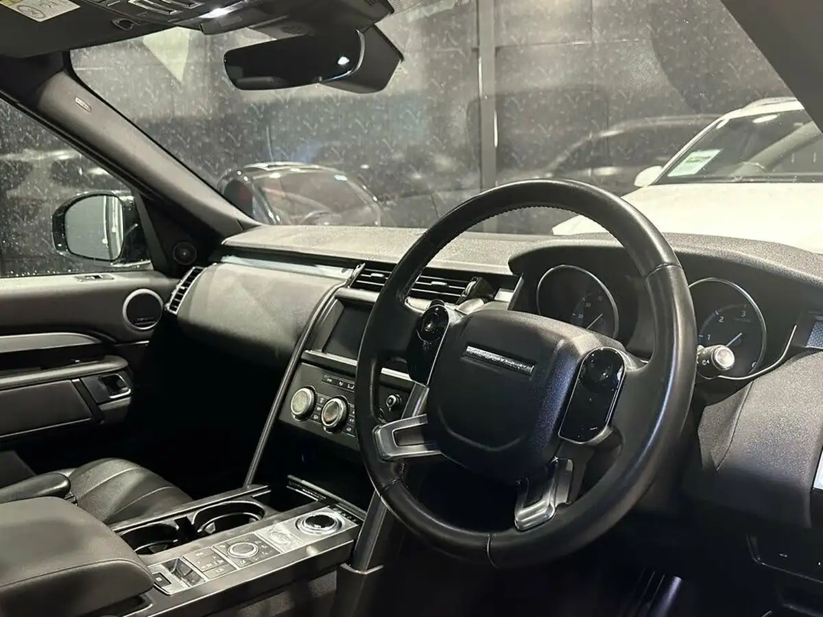 2020-land-rover-discovery-30-sd6-landmark-big-1