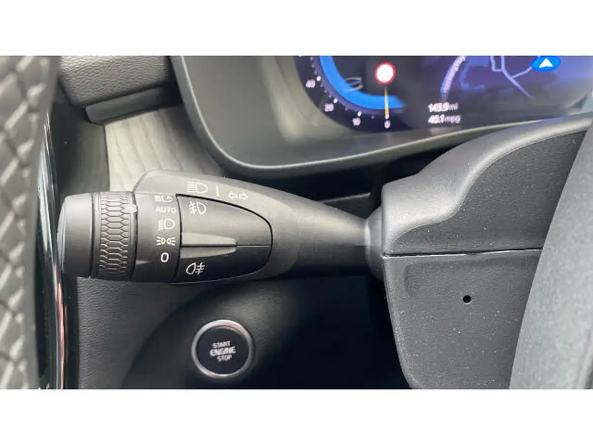 2024-volvo-xc40-20-b4-ultra-bright-big-22