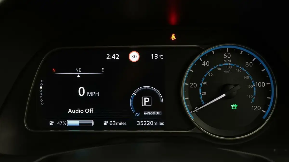 2021-nissan-leaf-e-10-40kwh-big-10
