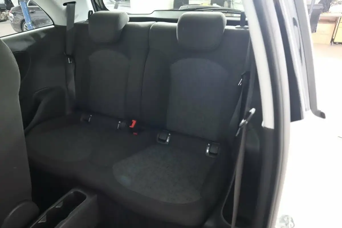 2013-vauxhall-adam-14-jam-87ps-big-37