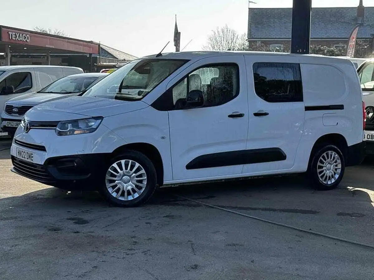 2022-toyota-proace-city-15d-icon-l2-big-10