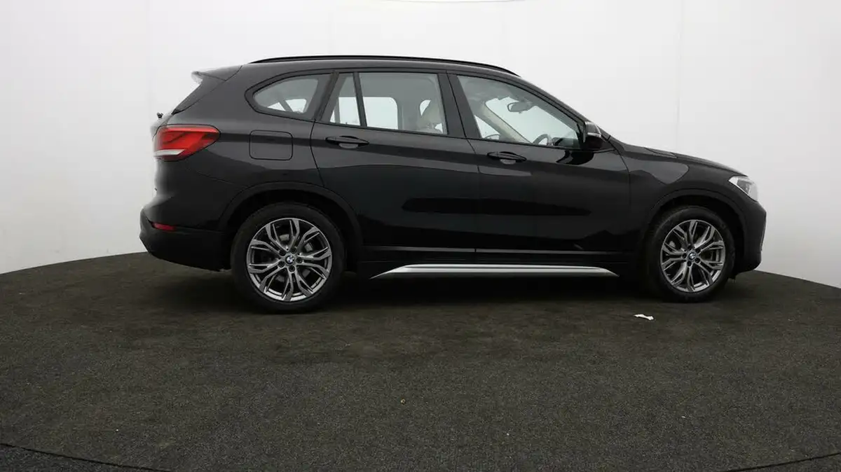 2021-bmw-x1-15-xdrive-25e-phev-xline-big-36