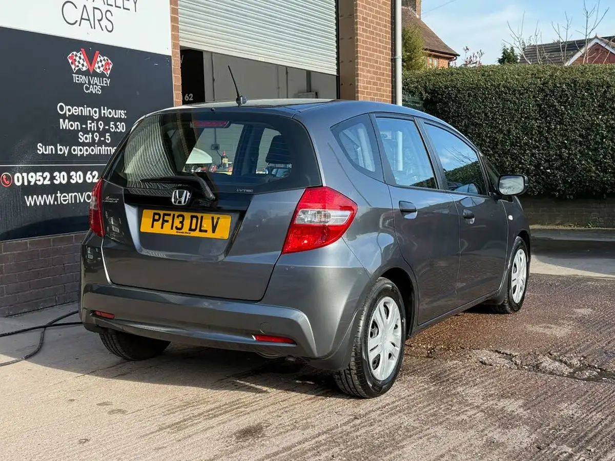 2013-honda-jazz-12-s-big-34