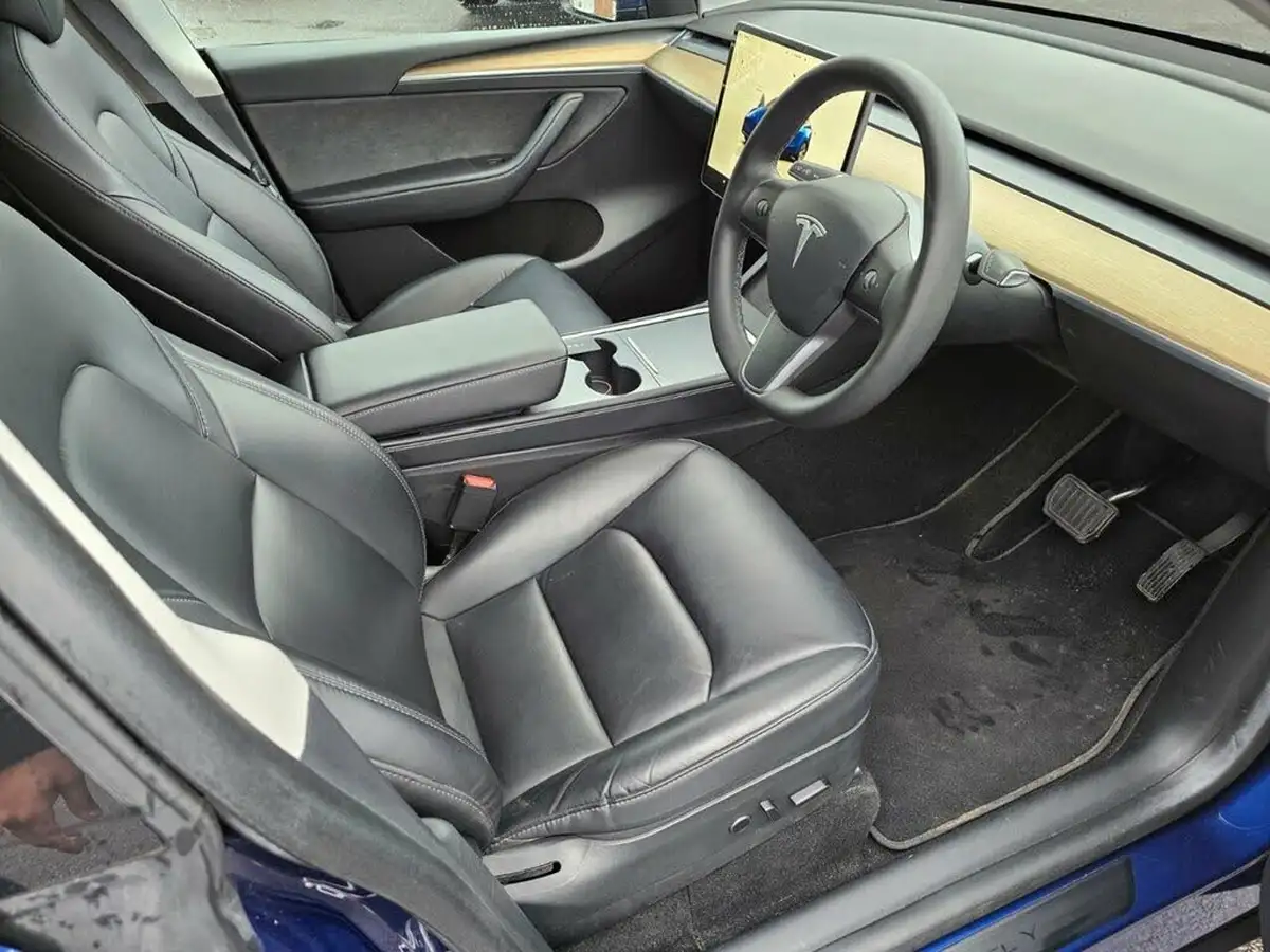 2022-tesla-model-y-e-long-range-big-9