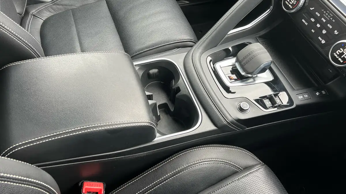 2021-jaguar-e-pace-15-p300e-r-dynamic-se-big-25