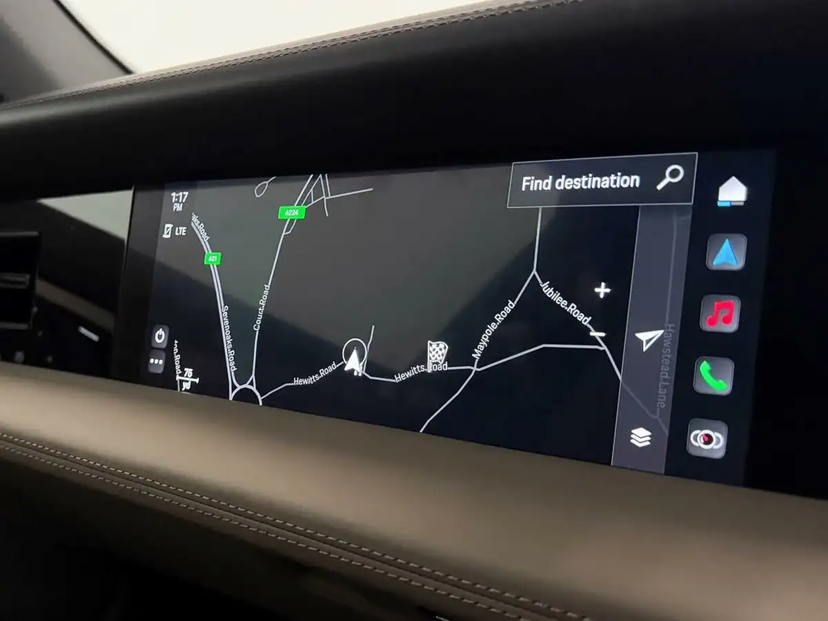 2022-porsche-taycan-e-base-476ps-performance-battery-plus-big-32
