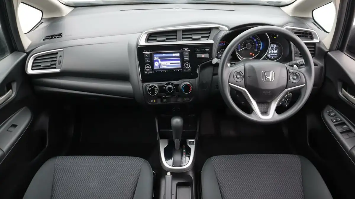 2019-honda-jazz-13-i-vtec-s-cvt-big-13
