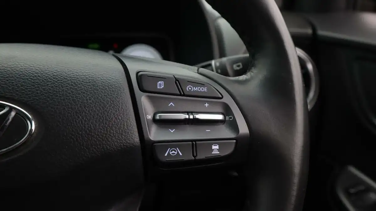 2022-hyundai-kona-e-premium-136ps-39kwh-big-25