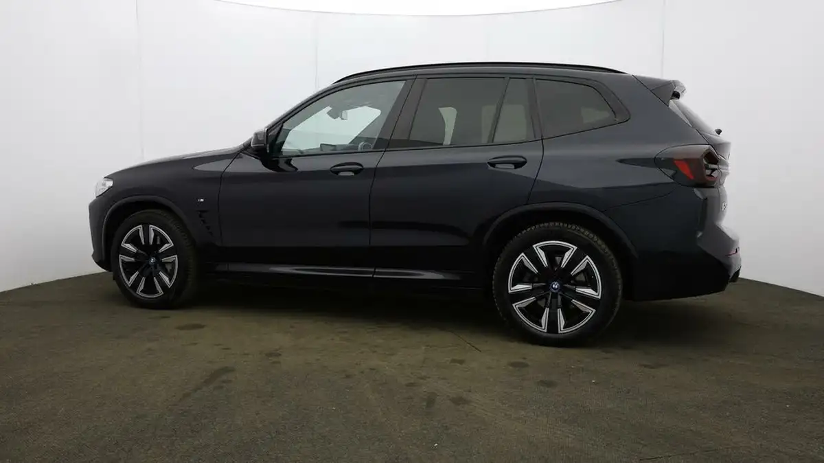 2022-bmw-ix3-e-m-sport-big-58