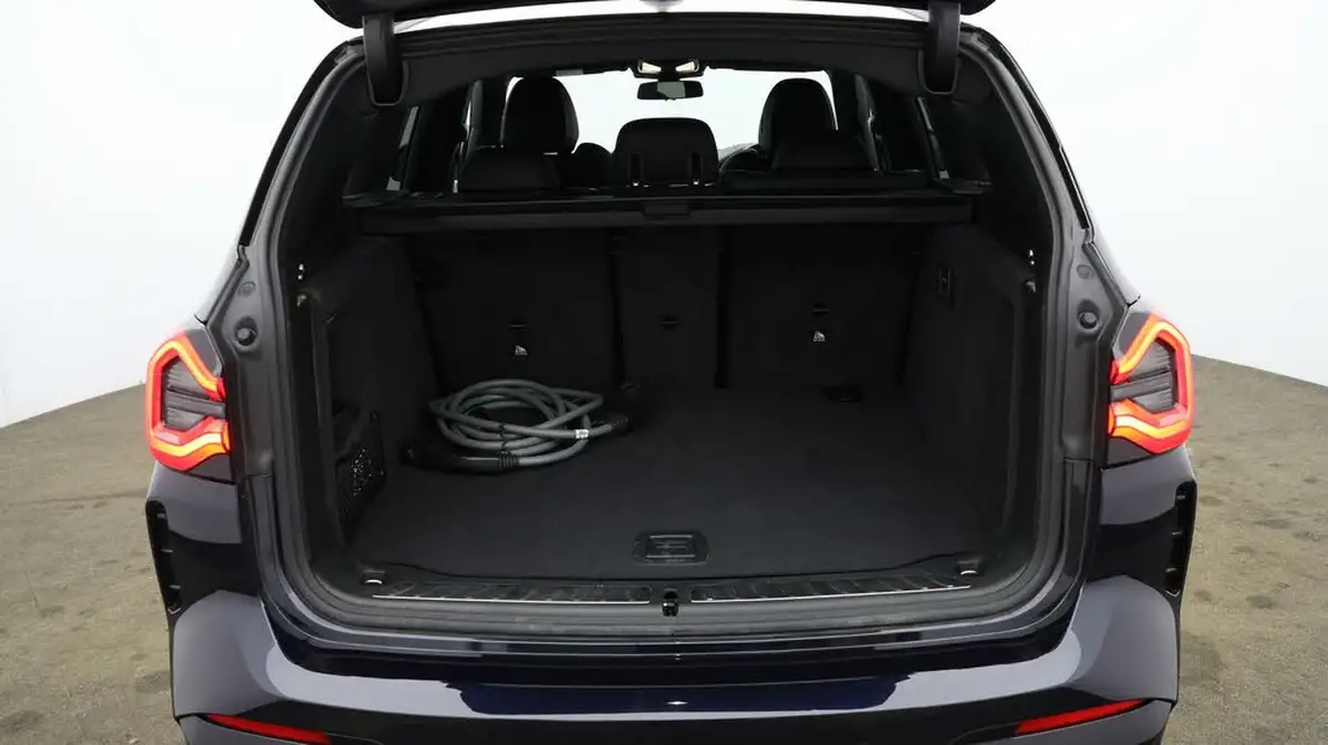 2022-bmw-ix3-e-m-sport-big-16
